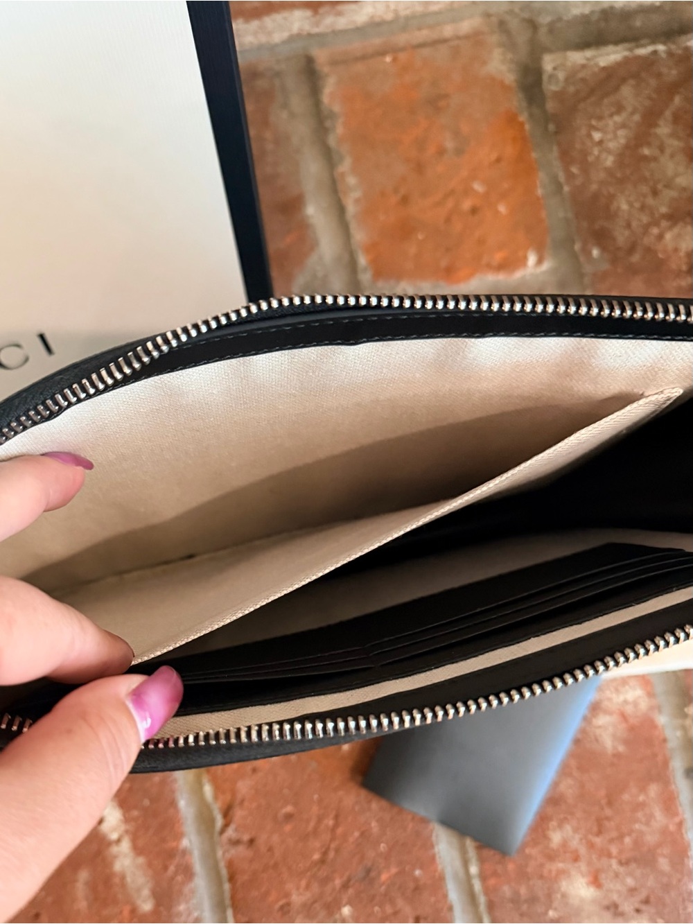 Gucci GG Supreme Tiger Clutch - Picture 4 of 7